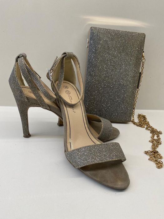 Sandálias e mala de cerimónia prateada/dourada