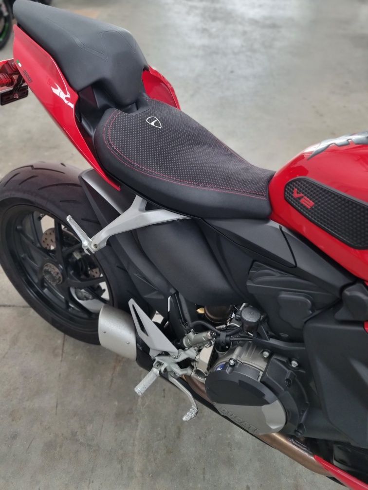 Ducati streetfighter v2