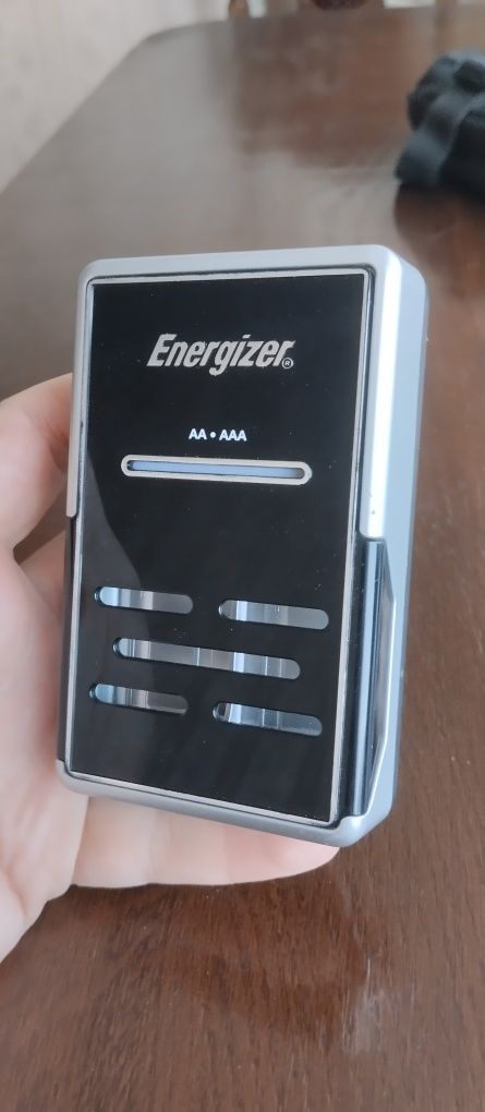 Зарядное устройство для пальчиковых батареек