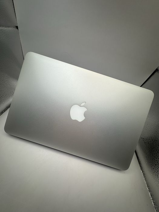 Продам MacBook Air 11 2011  4/128