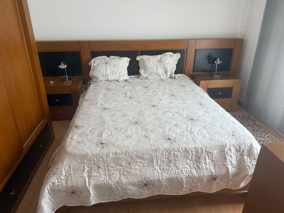 Quarto de casal completo - em muito bom estado e robusto