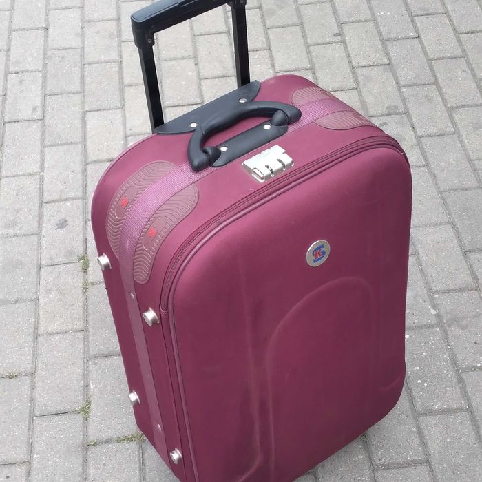 Duża Walizka na kółkach z wyciąganą rączką / Zachęcam do zakupu /