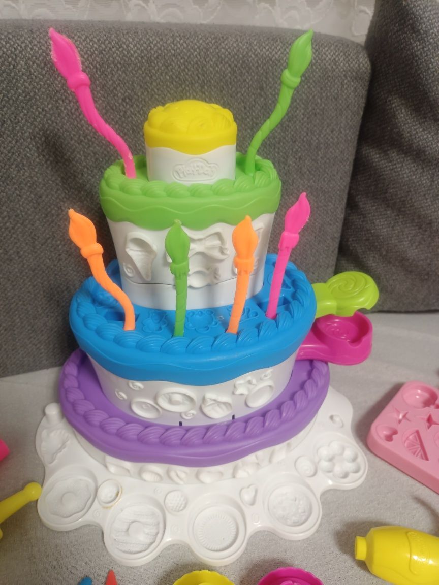 Play-Doh tort z akcesoriami.