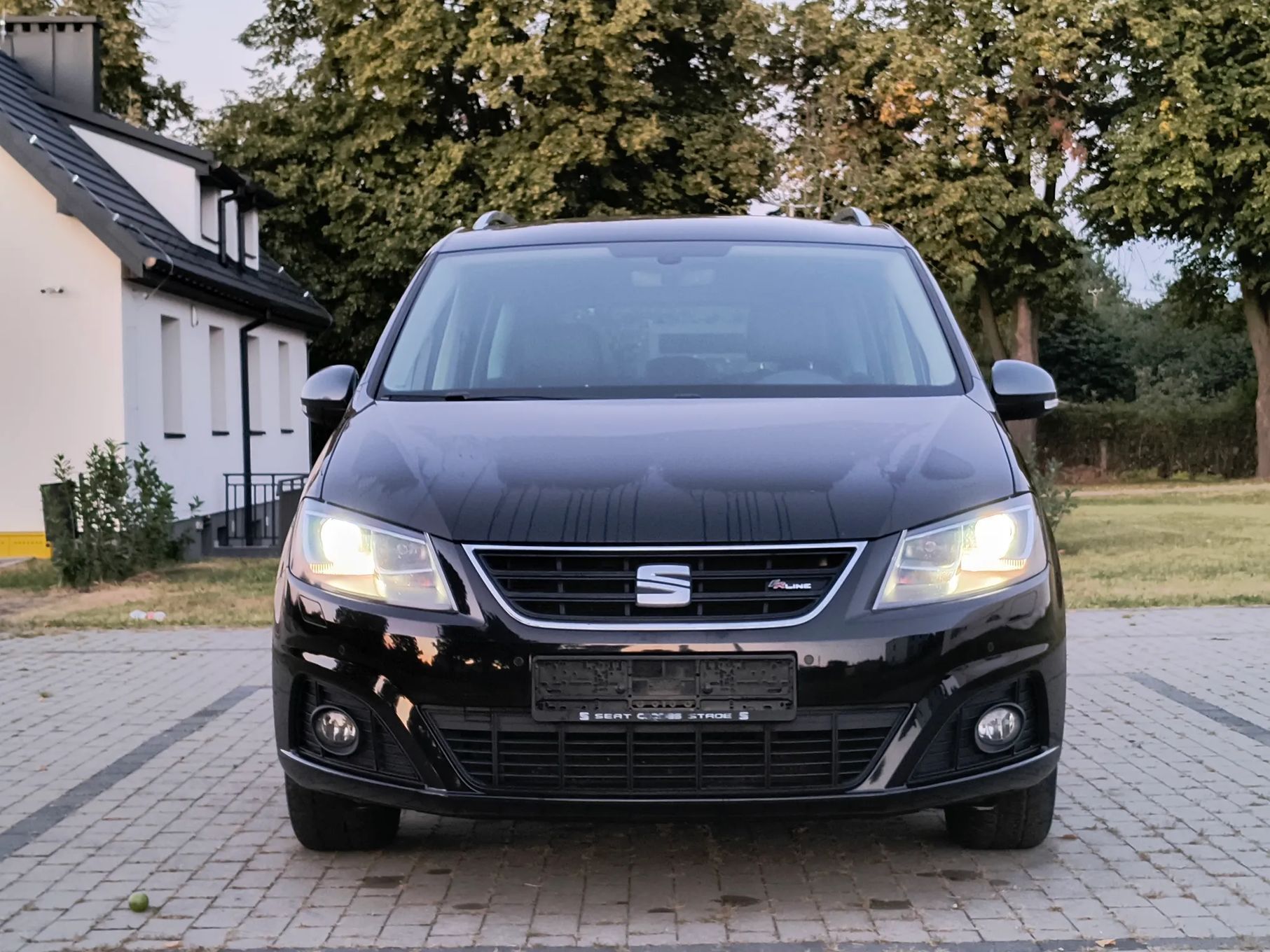 Seat Alhambra FR_AUTOMAT/ŁOPATKI_Xenon/Ledy_SKÓRA/ALCANTARA/G/Fotele_Navi/K/Cofania!