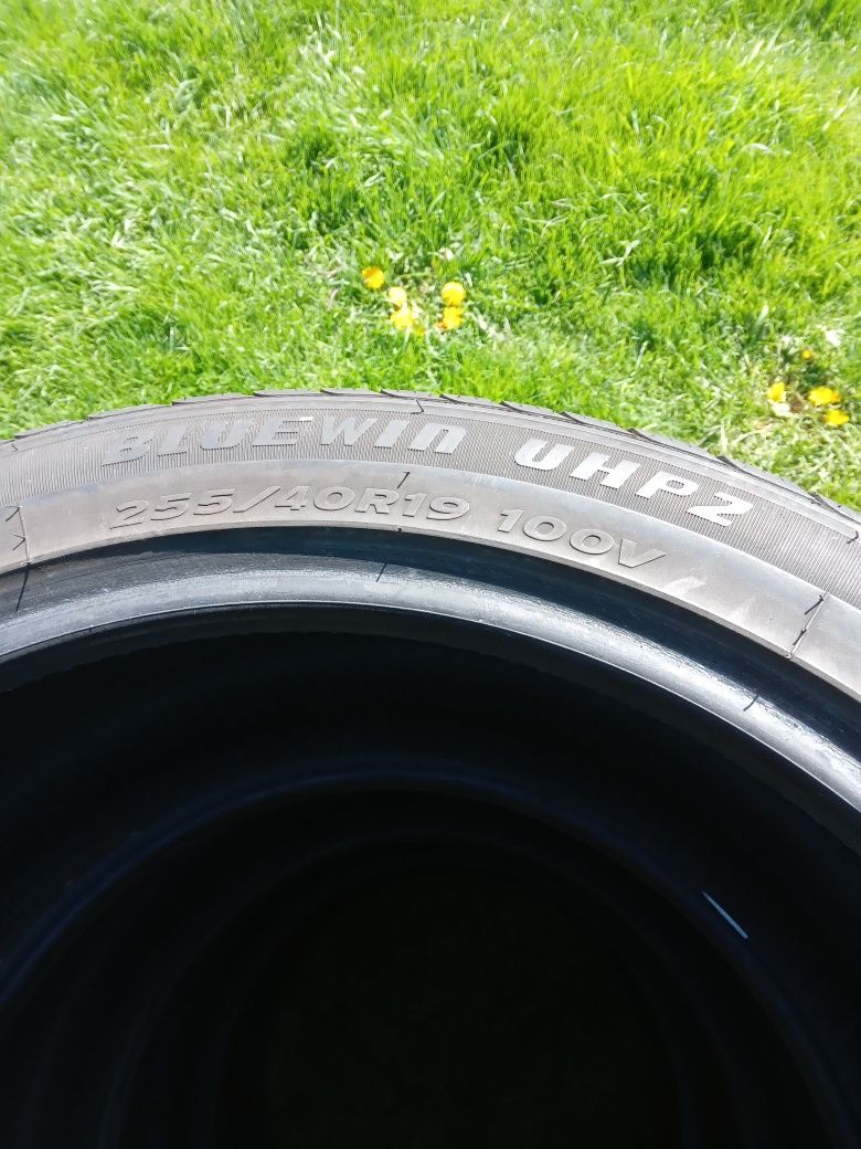 Opony zimowe Superia bluewin uhp2 255/40R19