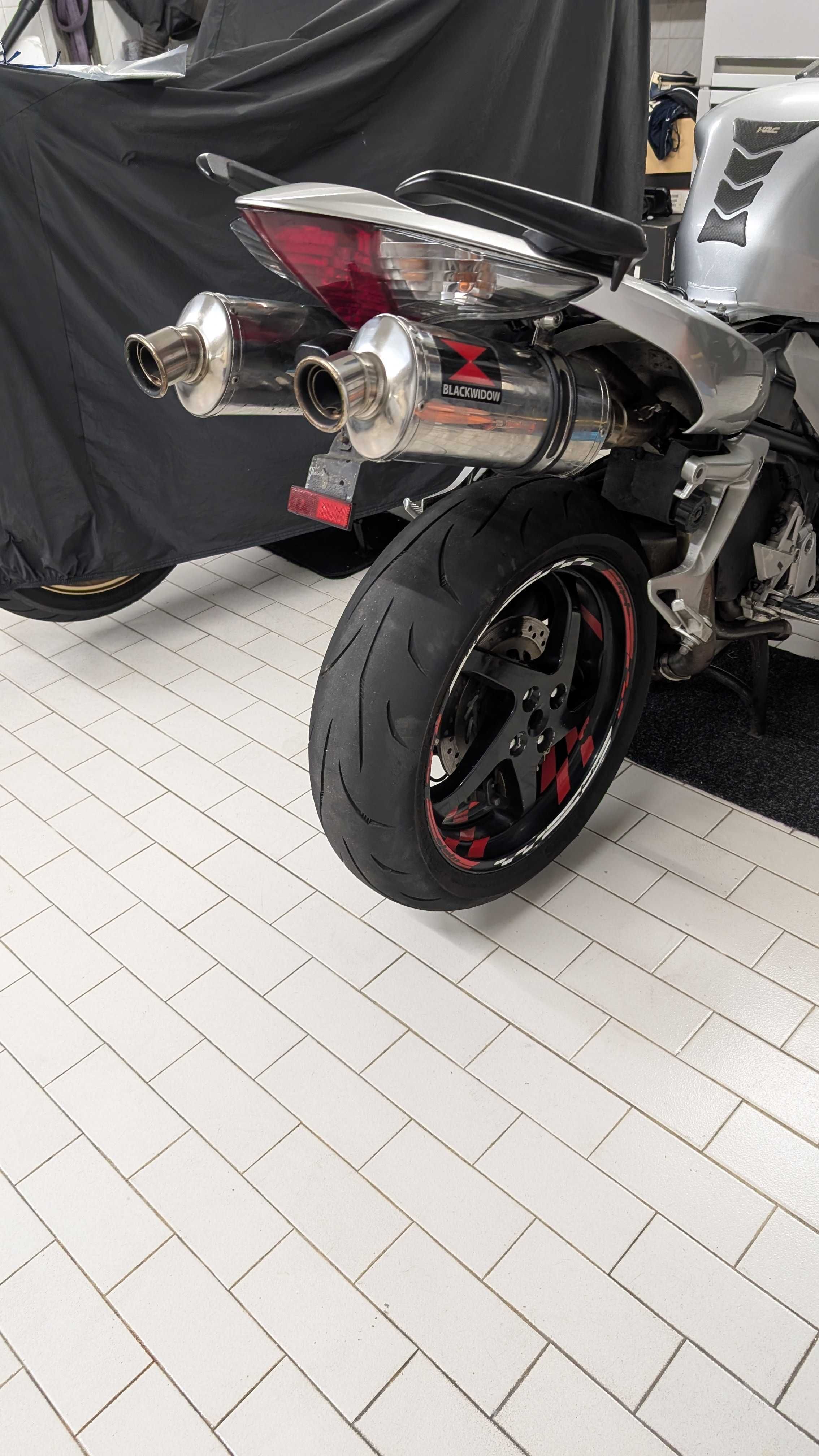 escapes Black Widow Honda VFR 800 VTEC 6a geracao