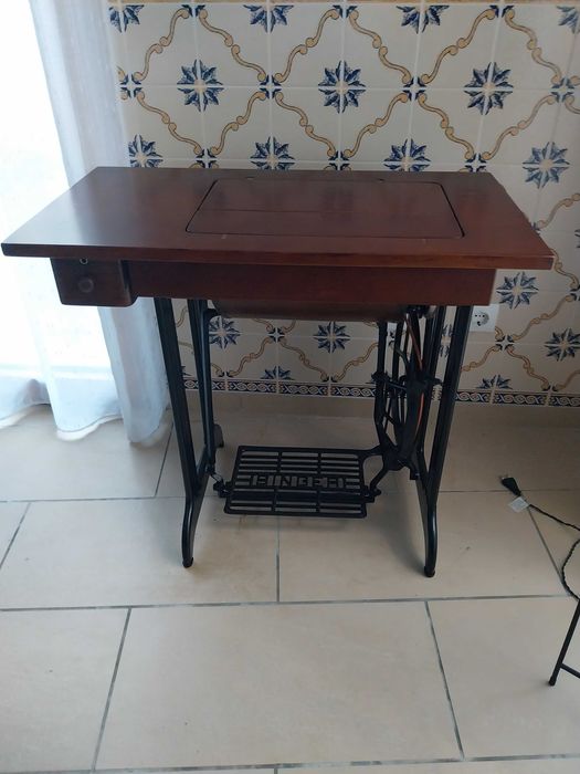 Máquina de costura Singer de 1956 restaurada