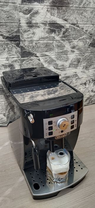 Кавомашина/кавоварка Delonghi Magnifica s, ecam 22.110