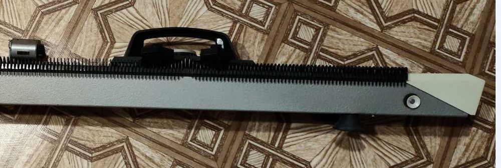 Продам вязальную машинку АDA  производство Польша