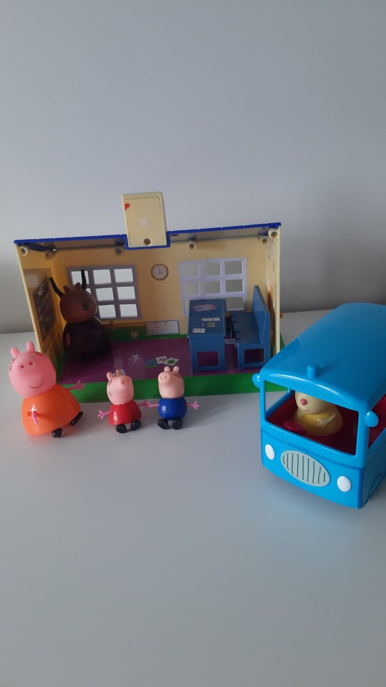 Peppa szkoła plus figurki plus samochod