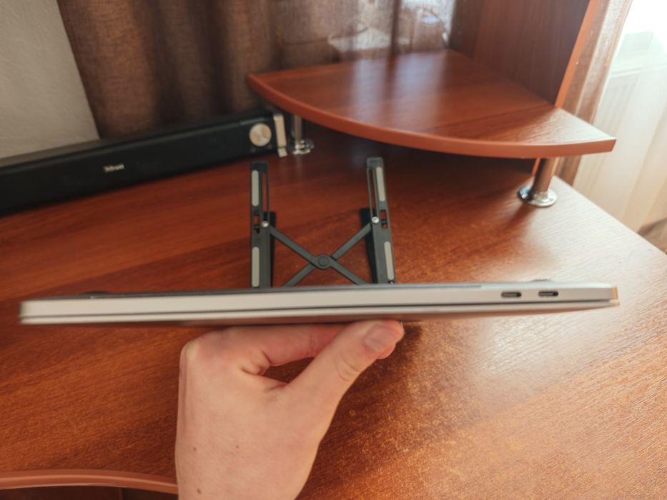 MacBook Pro 15" (лінійка 2018-2020) 

i7 / 16GB / 256GB SSD / Radeon