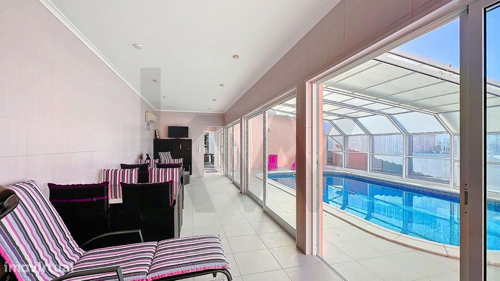 Moradia de Luxo com Vista para o Mar e Montanha do Pico