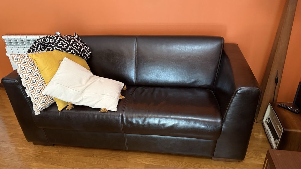 Sofa em pele de dois lugares