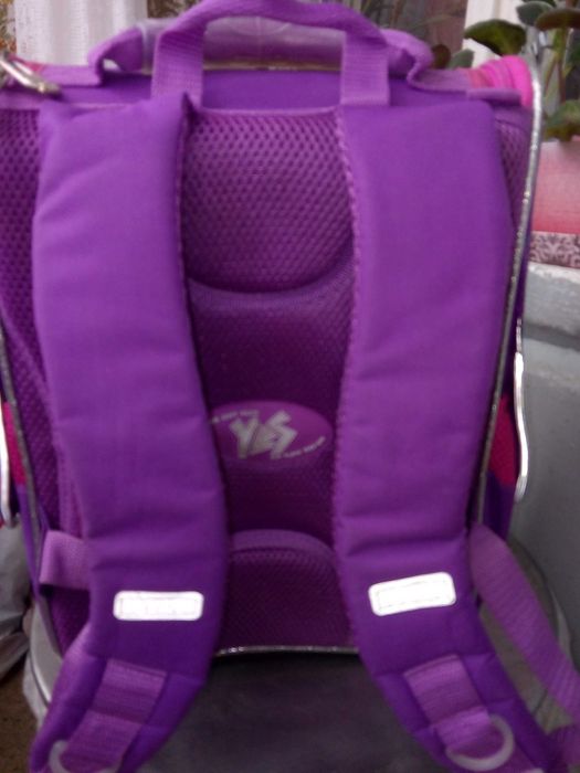 Продам портфель бу в хорошем состоянии.