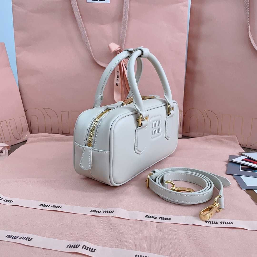 MiuMiu Biała Torebka 2025 - Luksusowy i Elegantny Design