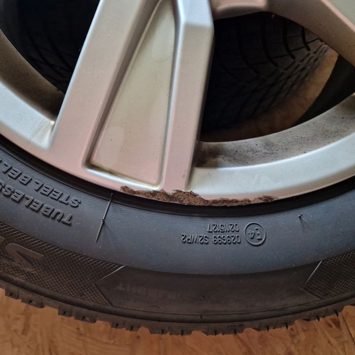 Felgi aluminiowe Audi a4 16 cali + opony zimowe