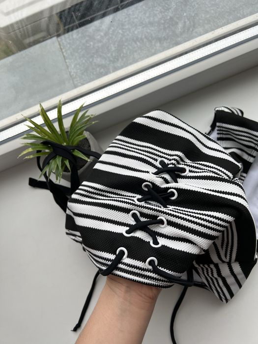 Суцільний купальник спільний злитний структурний