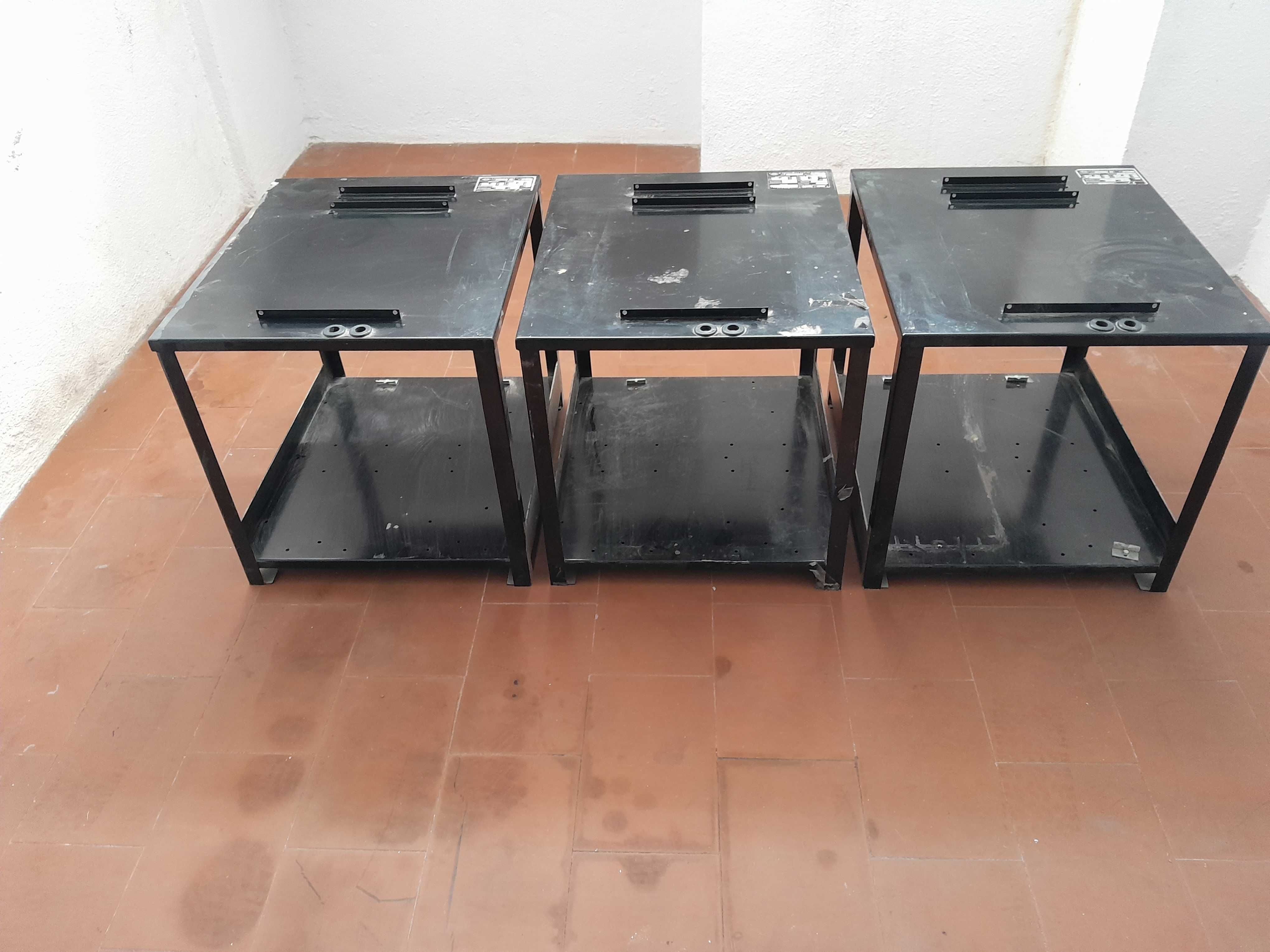 Rack para 2 baterias de 150amperes em ferro sólido