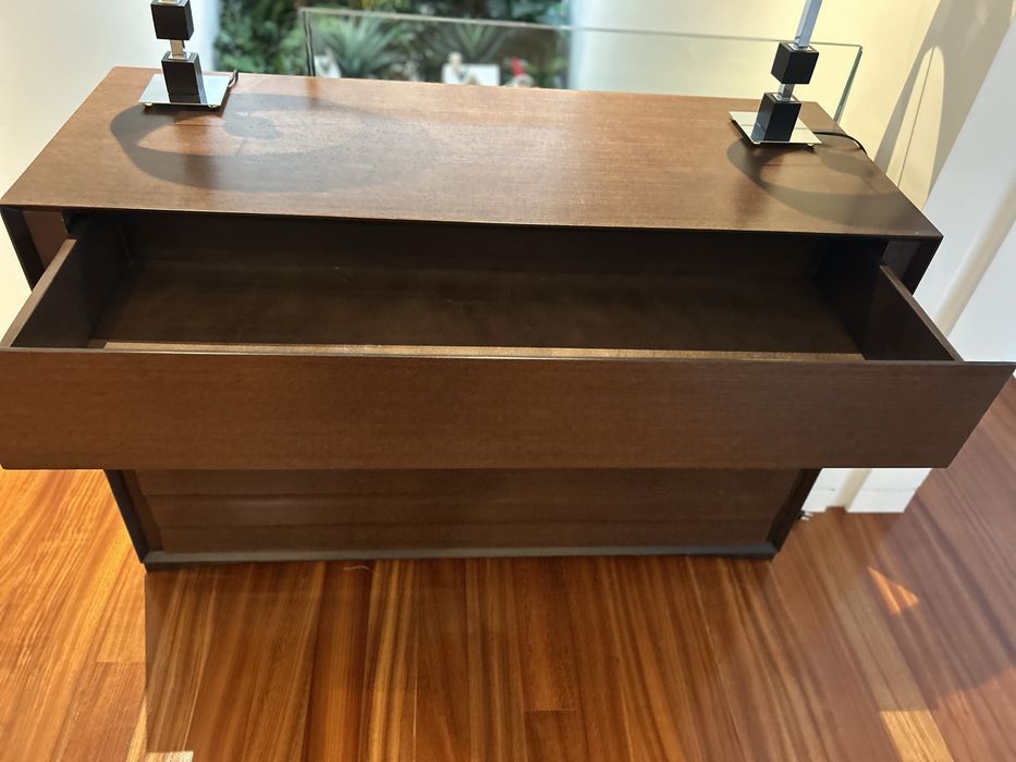 Comoda com 4 gavetas