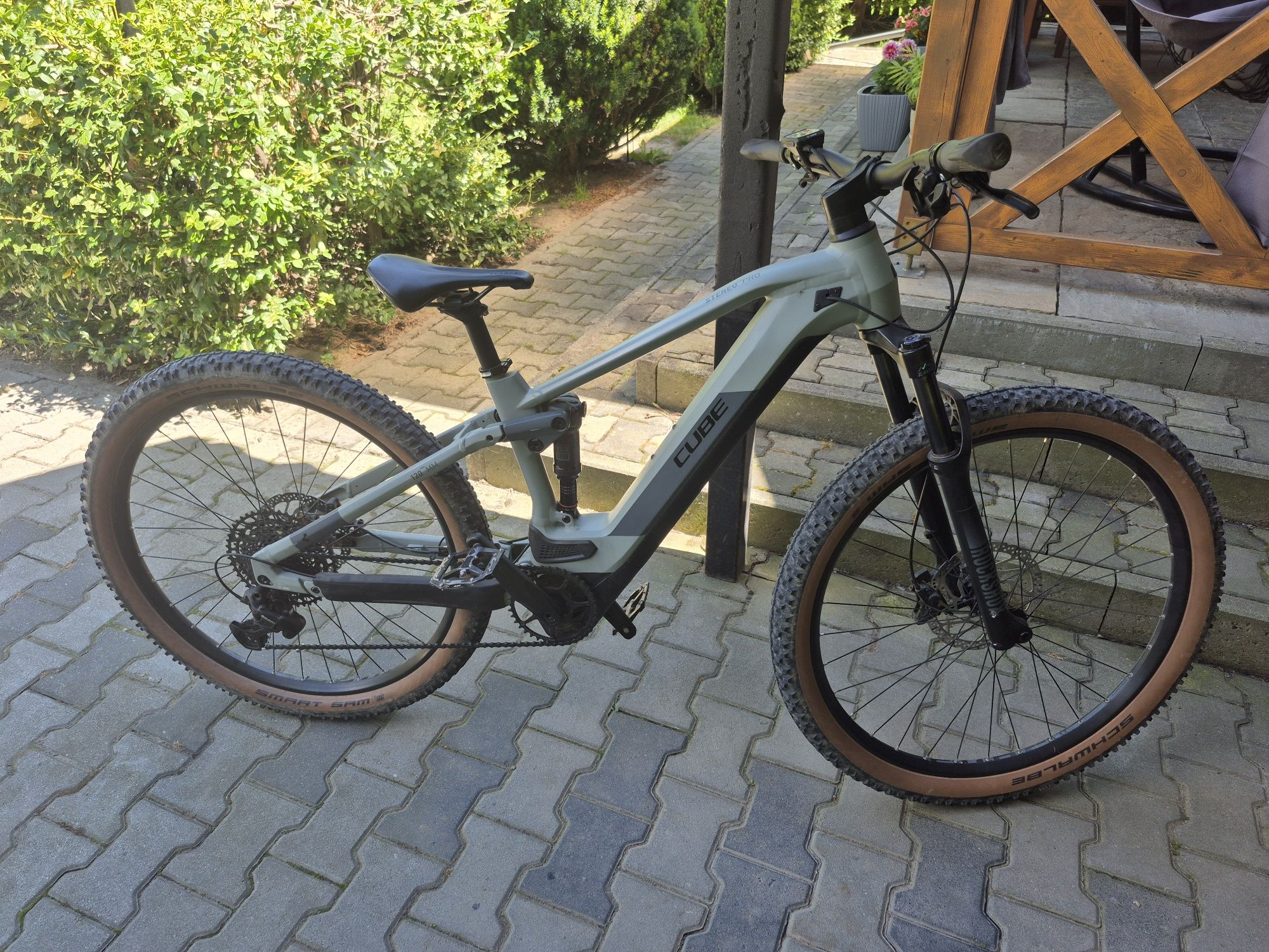 Rower elektryczny Cube stereo pro 120