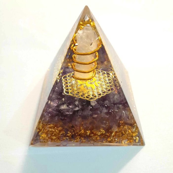 Pirâmides de Organita em pedra verdadeira.