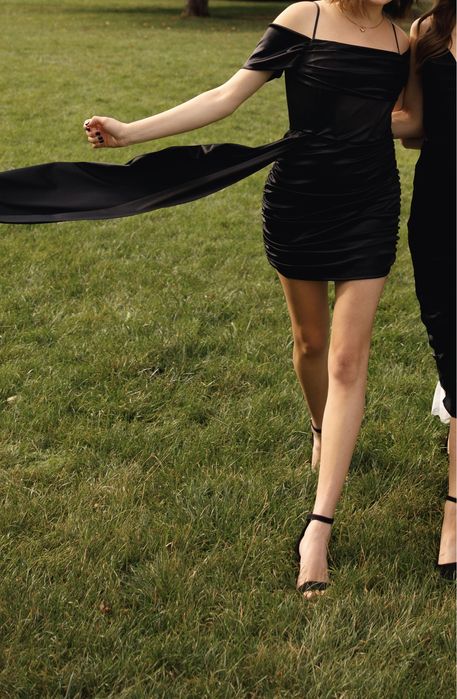 Чорна вечірня коктейльна сукня міні