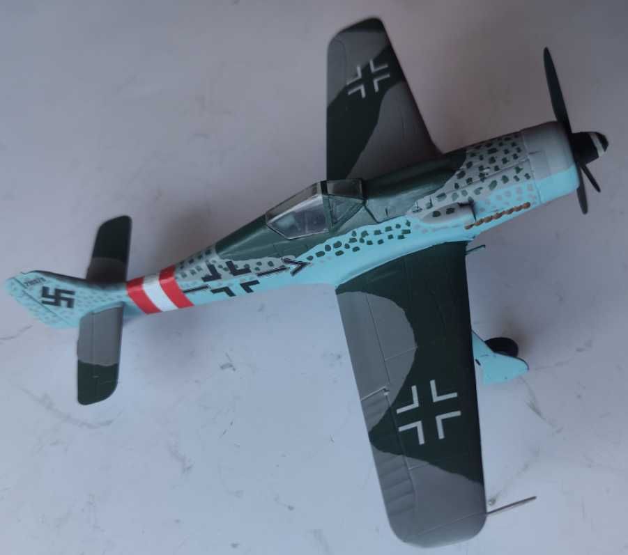 Własnoręcznie wykonany model samolotu Focke-Wulf Fw-190D-9 "Langnasen"