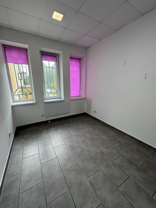 Приміщення в центральній частині, перетин вул. Грушевського-Надпільна