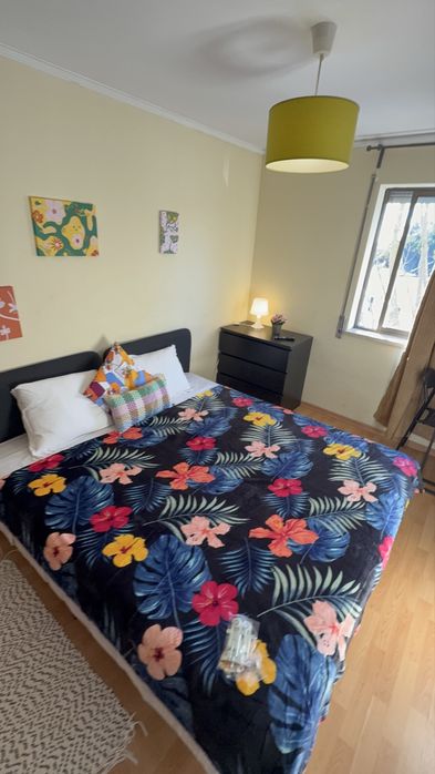 Quarto para casal em Queluz