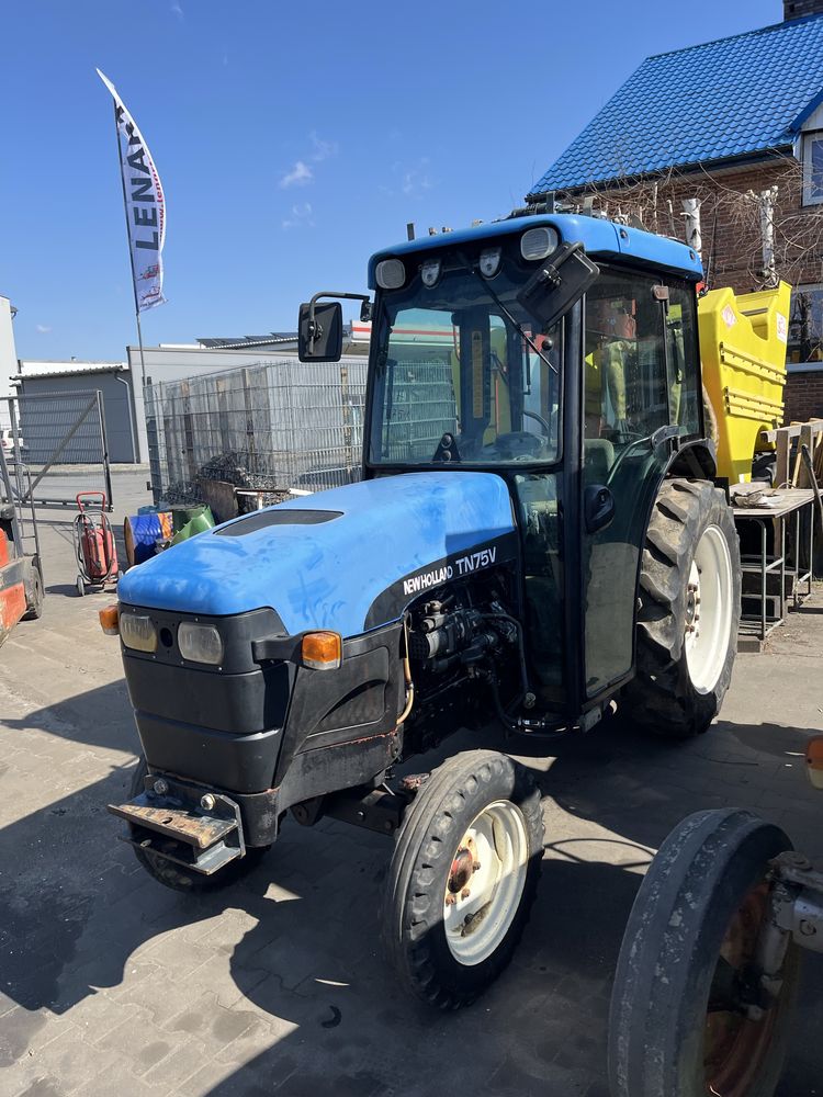 New Holland sadowniczy uszkodzony