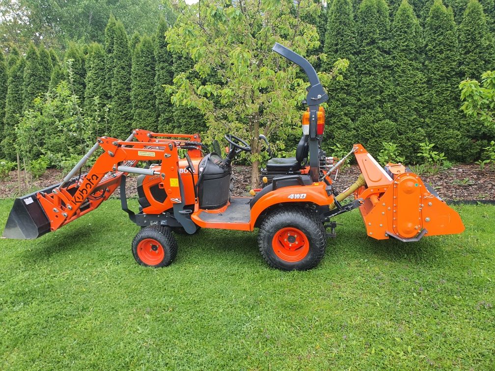 Ogród wypożyczalnia- Traktorek Kubota BX261, 25 KM-separacja, ładowacz