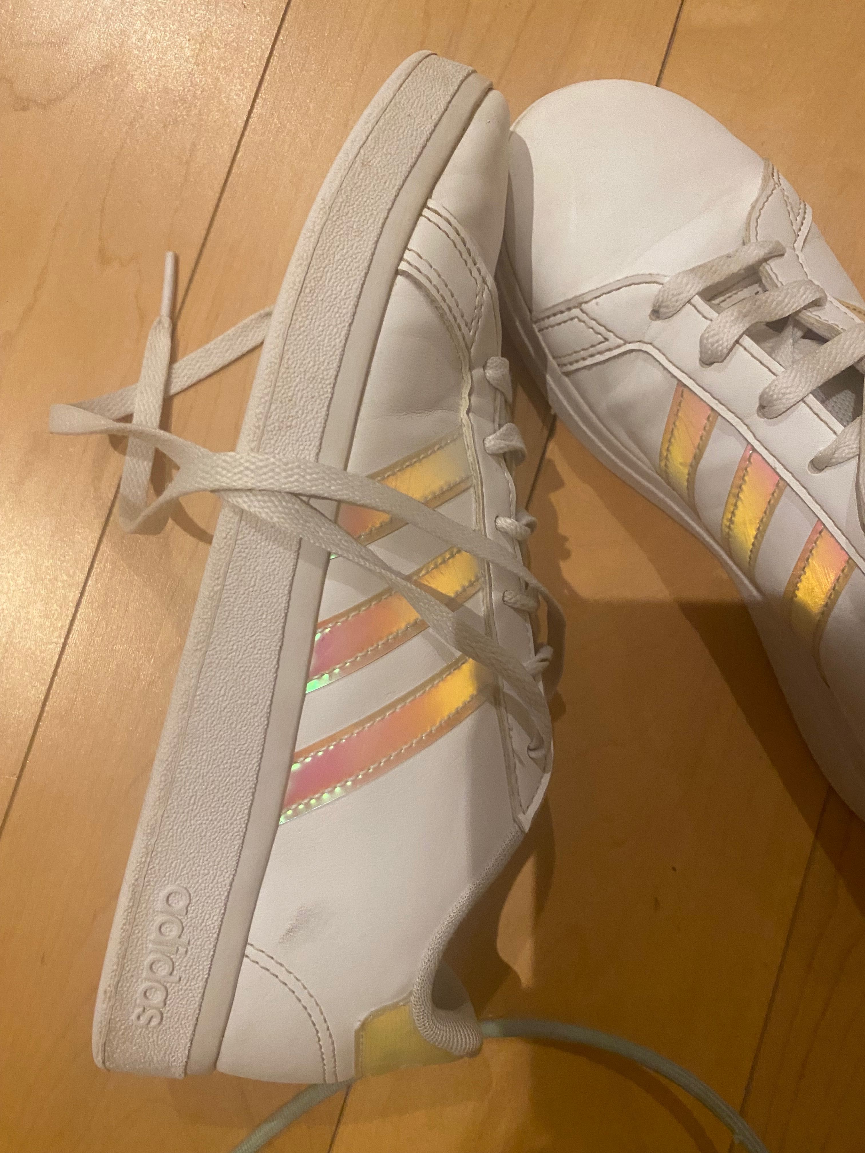 Sapatilhas adidas em bom estado