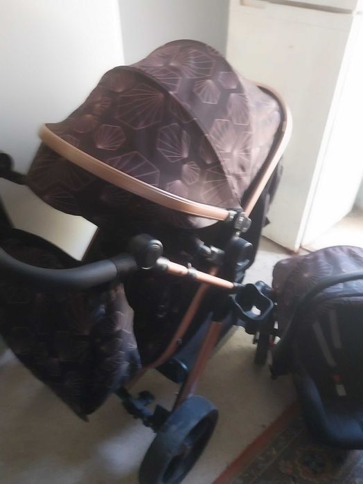 Vendo carrinho de bebe chipolino com tudo das fotos