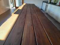 Mesa em Castanho maciço