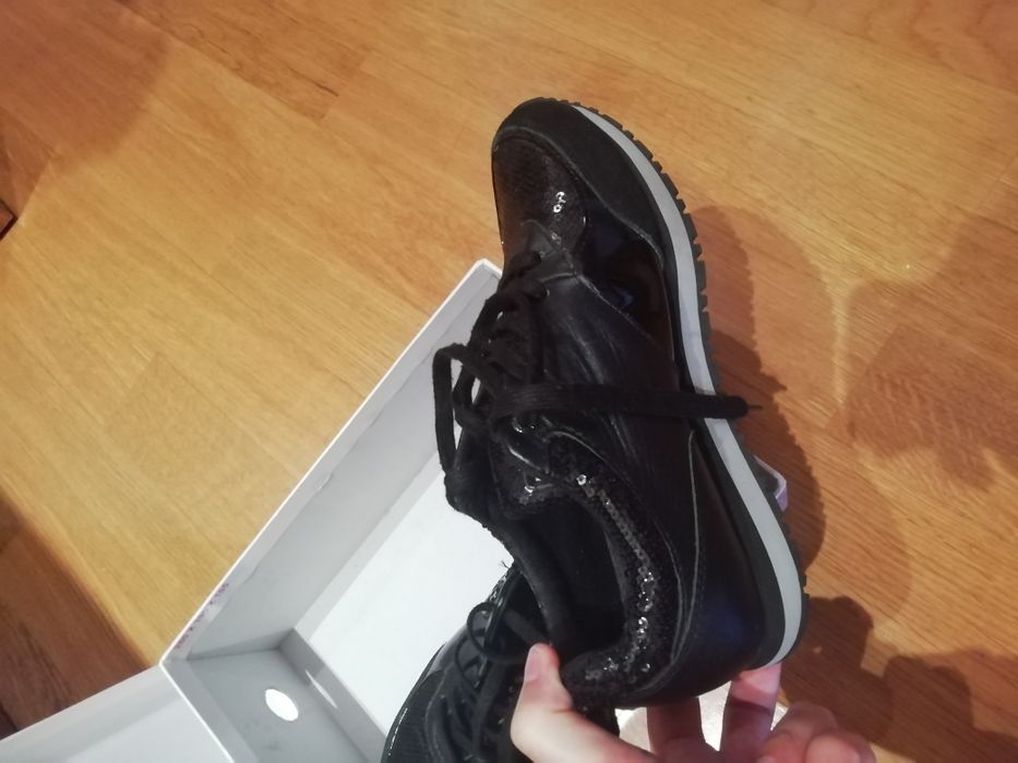 Ténis guess pretos originais cm lantejoulas