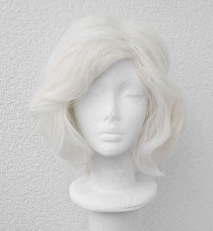 Blond platynowa peruka krótka z przedziałkiem cosplay wig