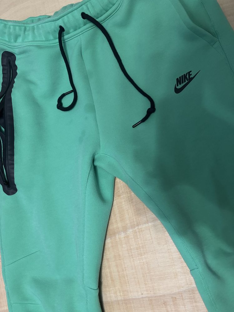 nike tech fleece