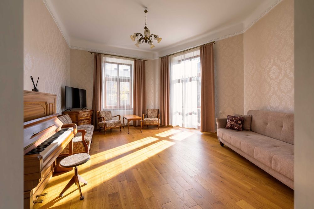 Оренда просторої 2к в історичному центрі.