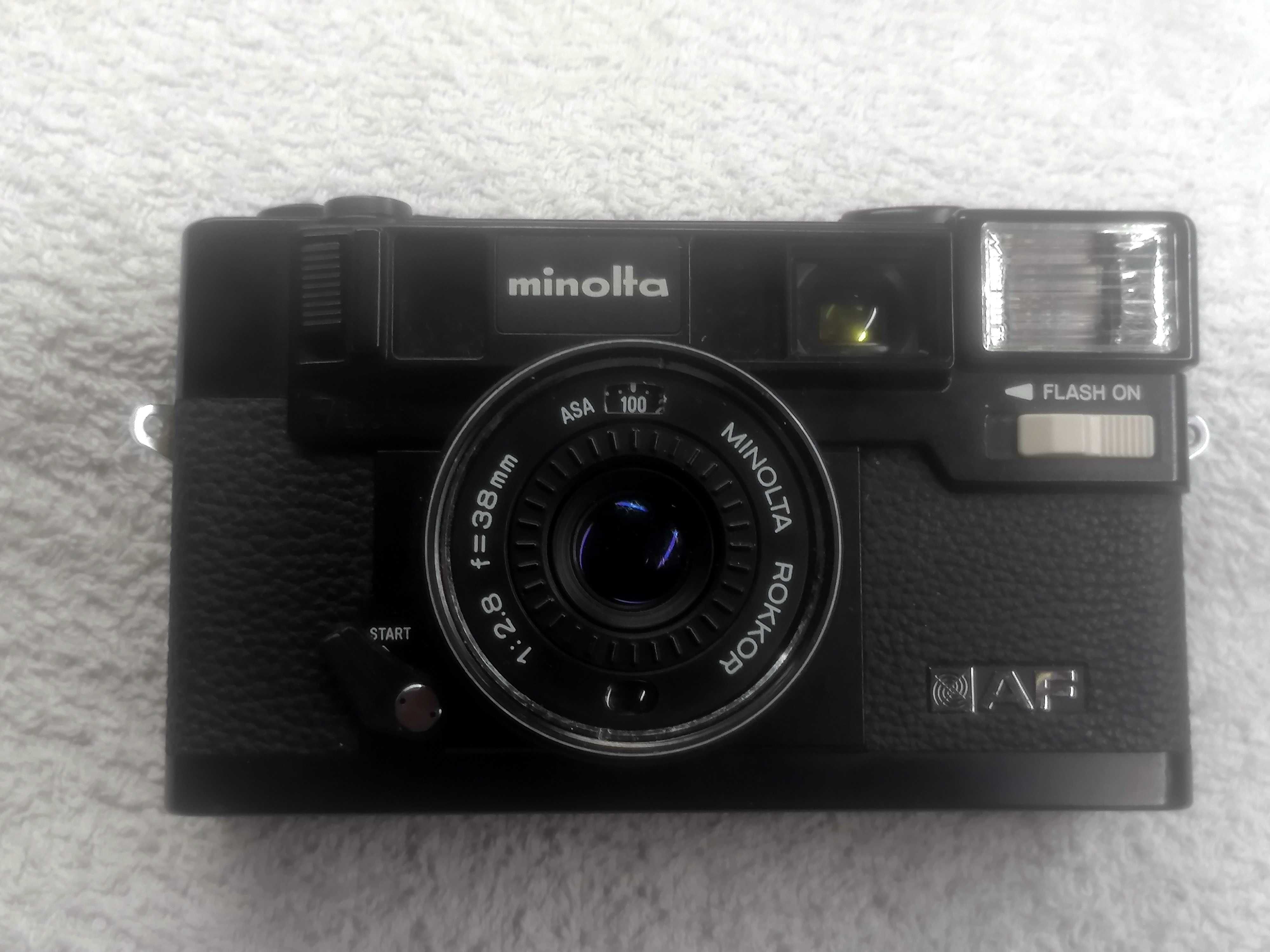 Máquina fotográfica analógica Minolta modelo HI-MATIC AF
