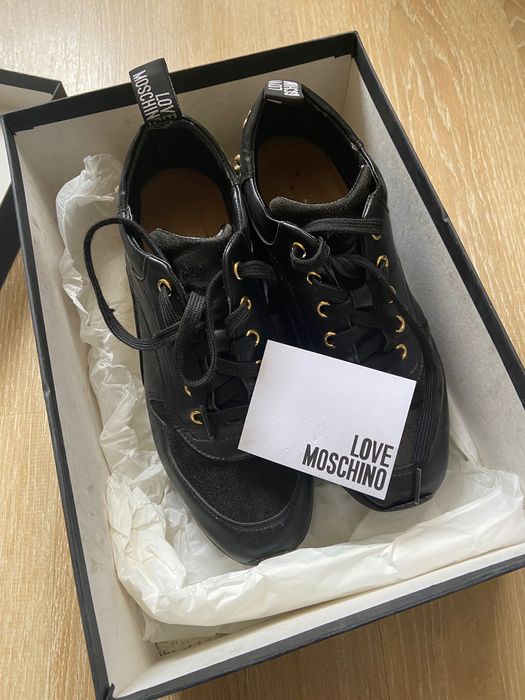 Ténis da marca Moschino