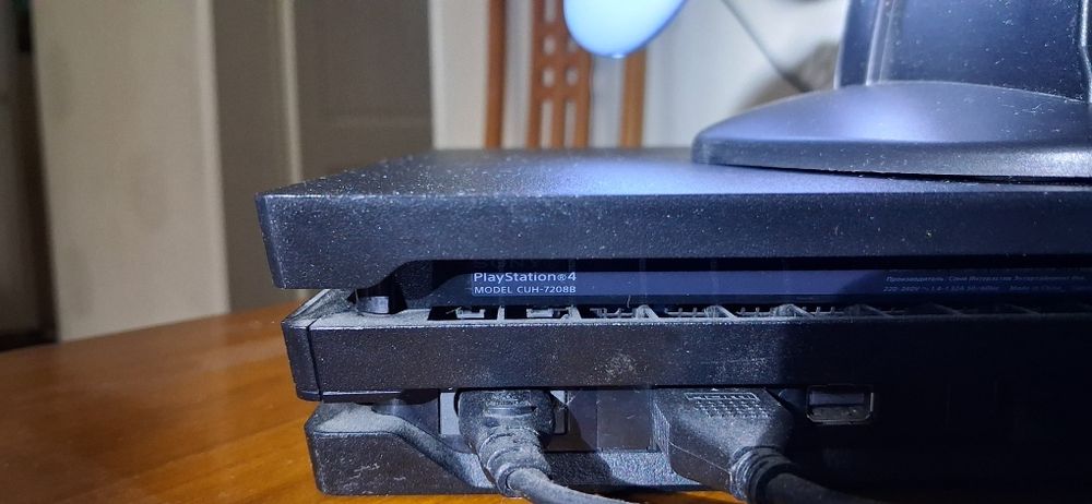 Плейстейшн 4.Playstation 4PRO 1ТВ. Модель GUH 7208 В