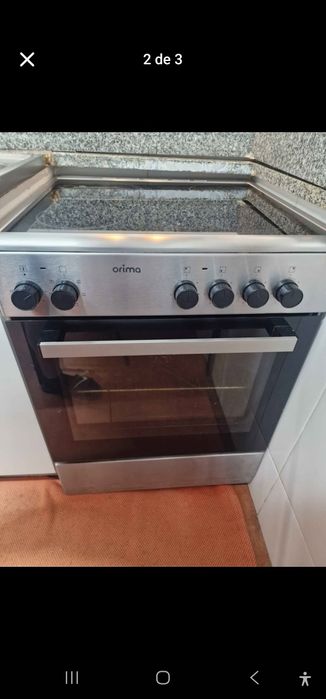 Fogão de Vitrocerâmica com Forno Incluso