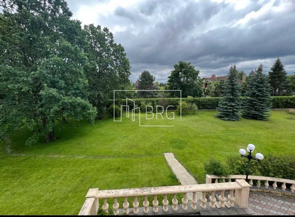 Продажа дома в коттеджном городке с выходом на Днепр 60 соток без%