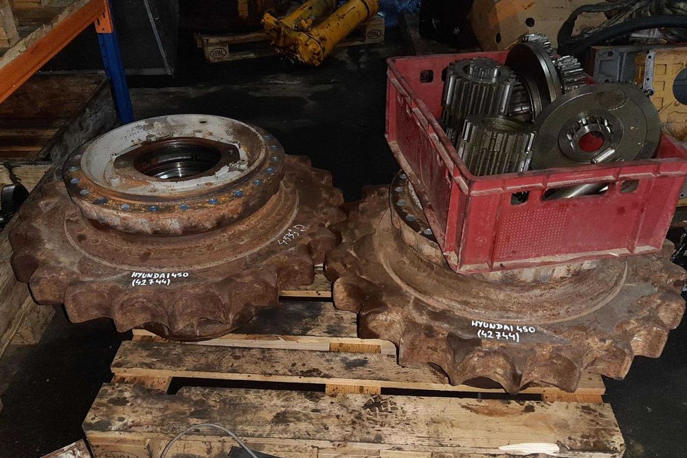 Zwolnica jazdy Hyundai 450LC. Final drive. Napęd Hyundai