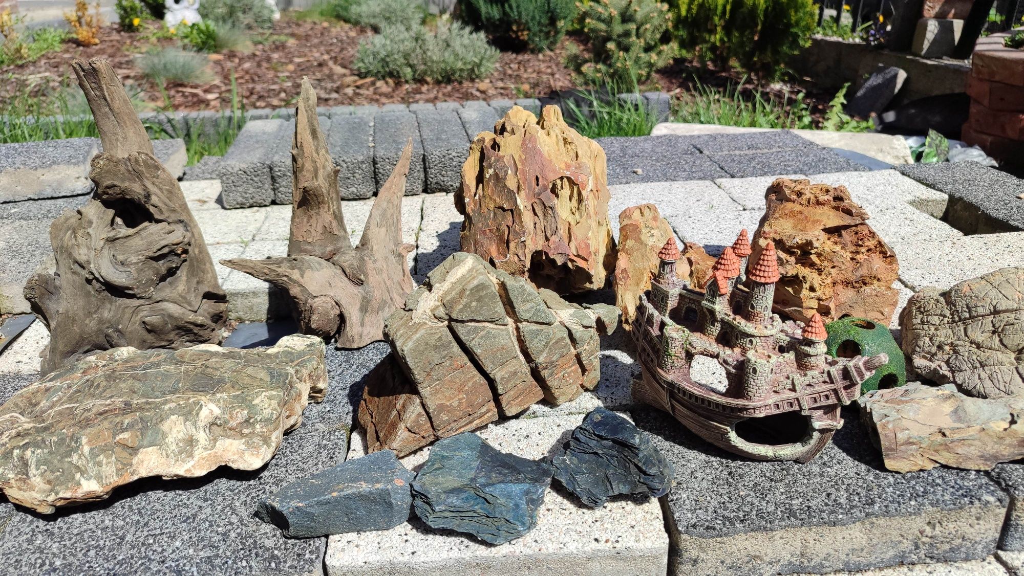 Kamienie dragon stone, dekoracyjne naturalne, 2 korzenie, statek