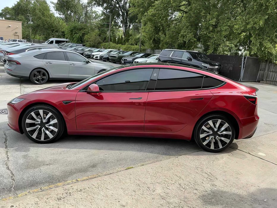 Tesla Model 3      2024