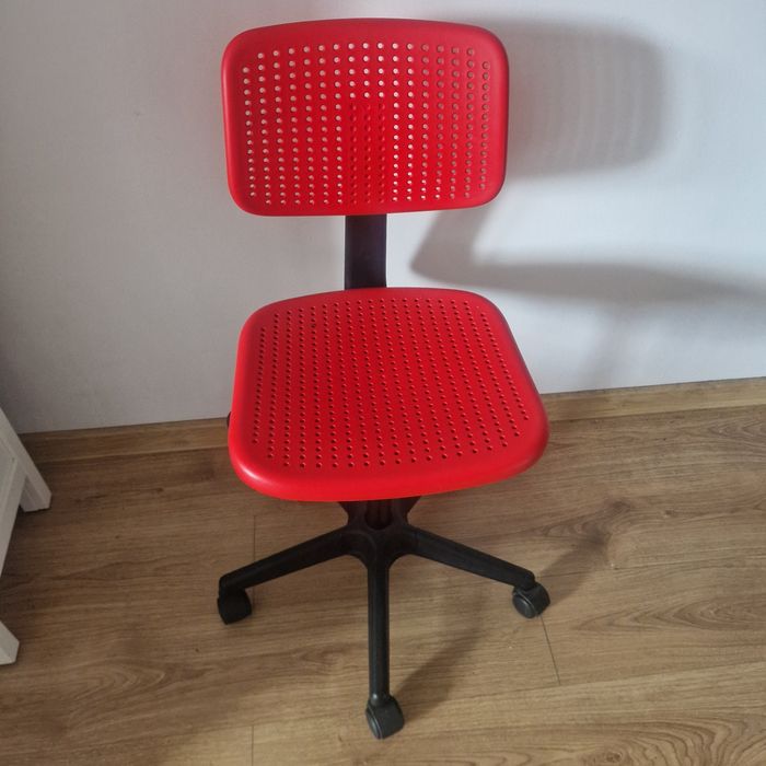 Krzesło dziecięce do biurka Ikea Alrik.
