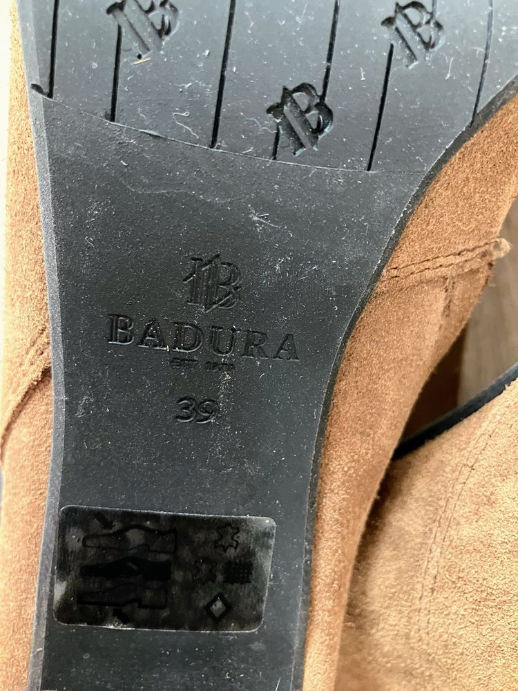 Długie, brązowe skórzane kozaki na słupkowym obcasie, Badura, r.39.