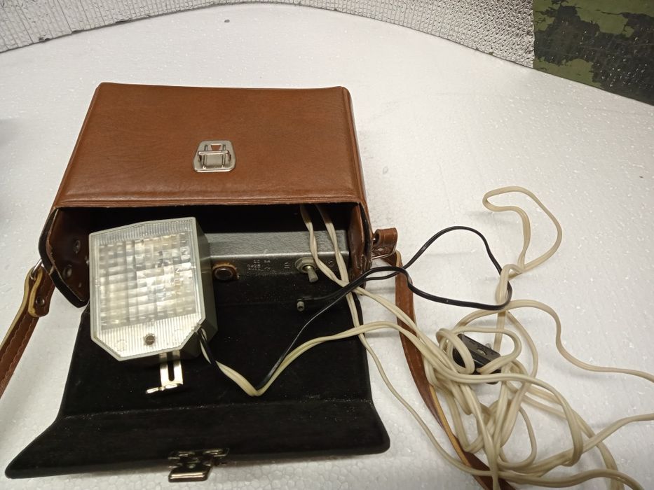 Фотоапарат Зенит-Е. Спалах Чайка + Ленінград 4