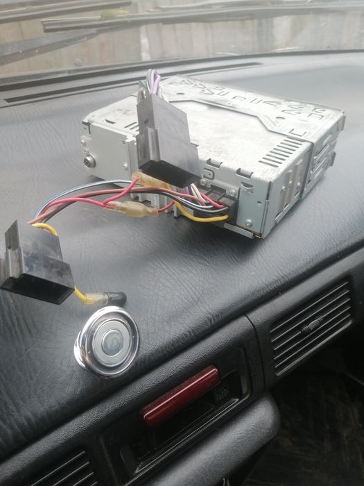 Продам магнитолу jvc